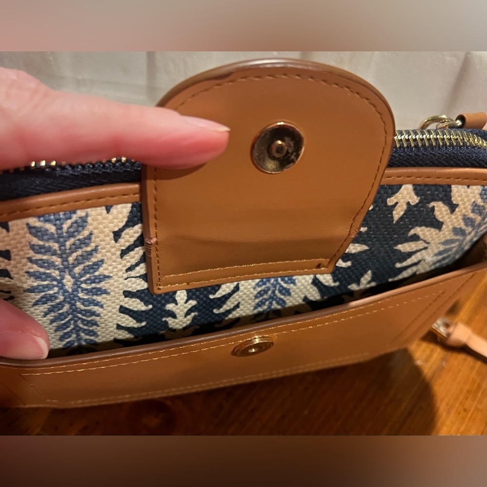 Spartina 449 Lighthouse Essentials Crossbody Wall… - image 7